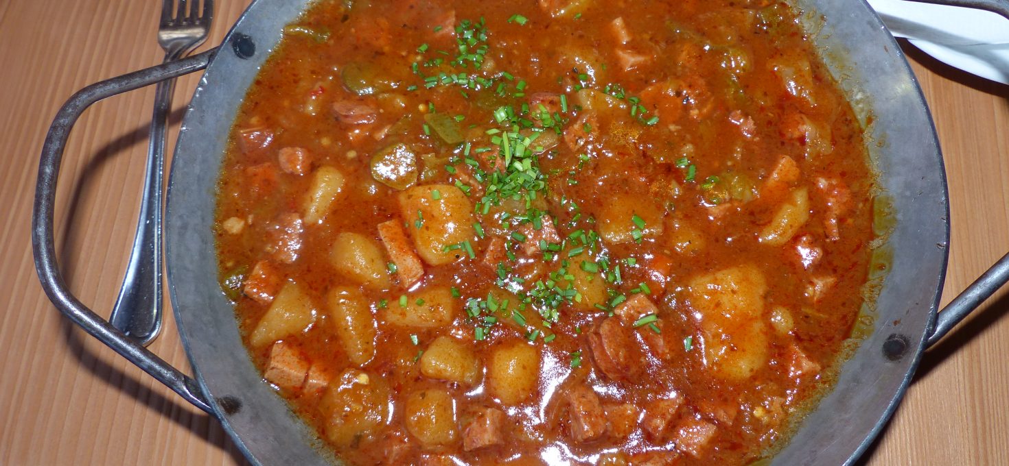 Erdäpfelgulasch – Kartoffelgulasch