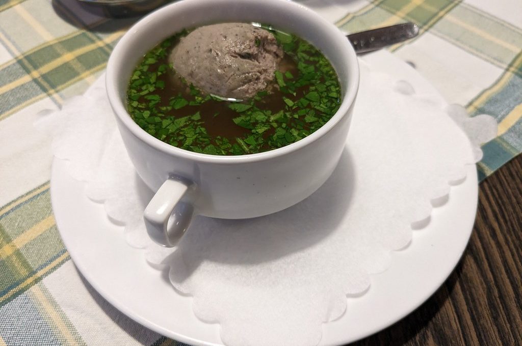 Rindsuppe und Consommé Double