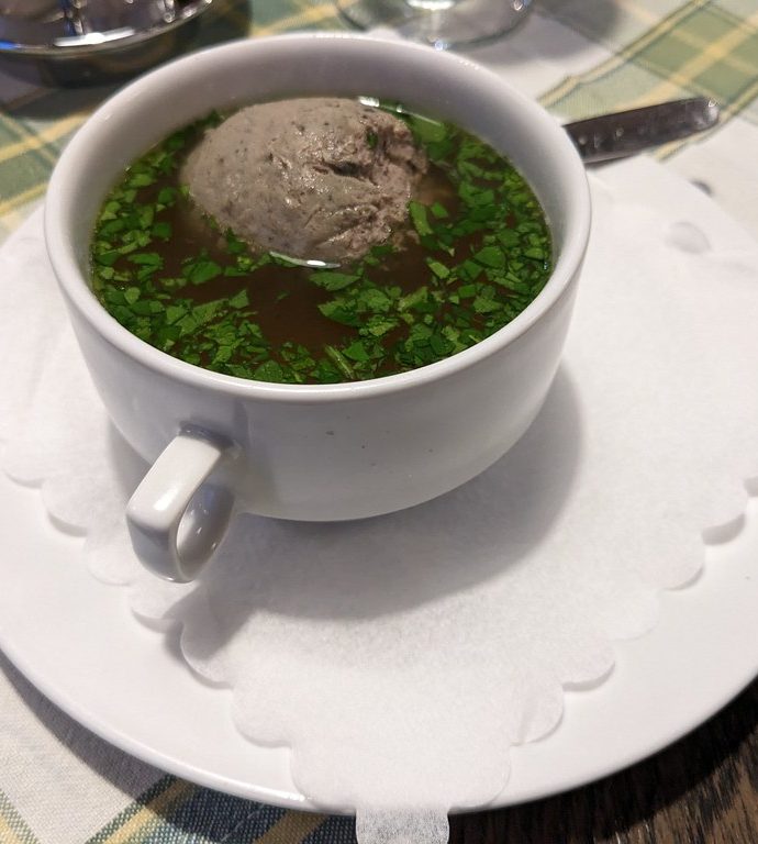 Rindsuppe und Consommé Double